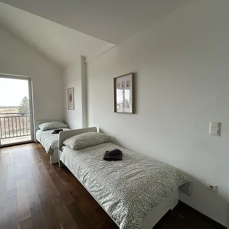 80 M2 With Balcony & Free Parking Near Vienna