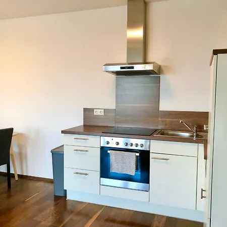 Apartment 80 M2 With Balcony & Free Parking Near Vienna *