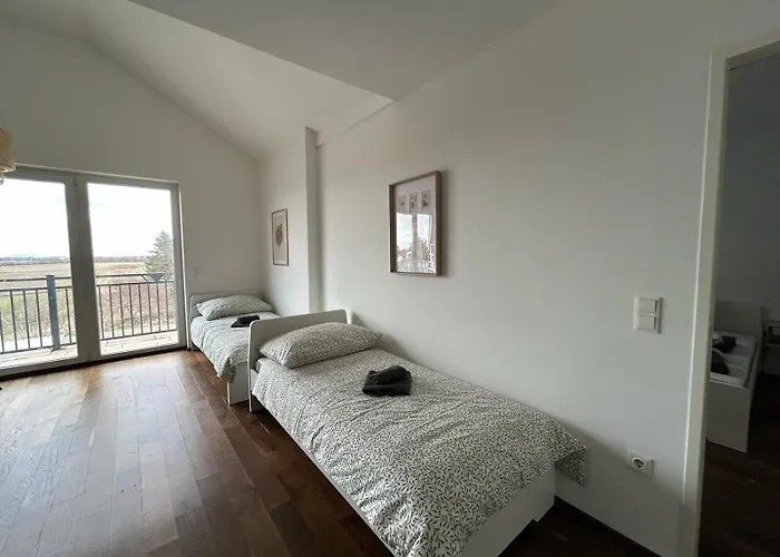 80 M2 With Balcony & Free Parking Near Vienna