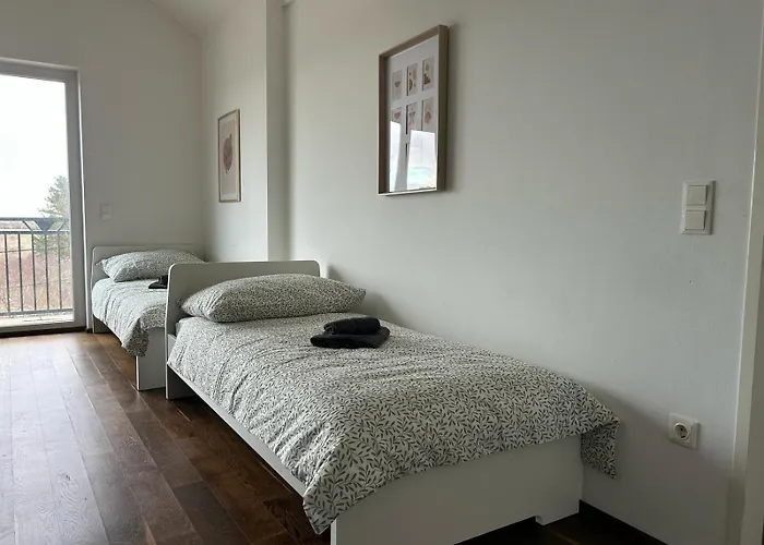 80 M2 With Balcony & Free Parking Near Vienna Apartman